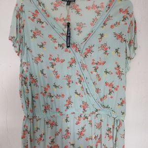 Moral Fiber 2X floral blouse